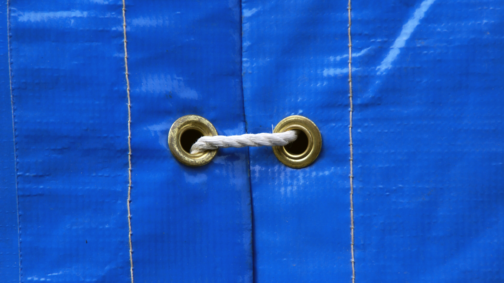 Plane befestigen: So sichern Sie Ihre Abdeckung richtig