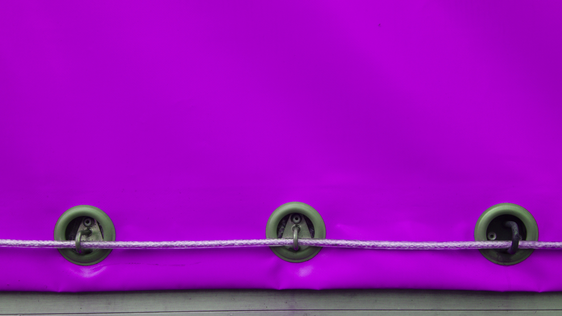 Unterschied zwischen PE und PVC: Materialien im Vergleich für Ihre Plane