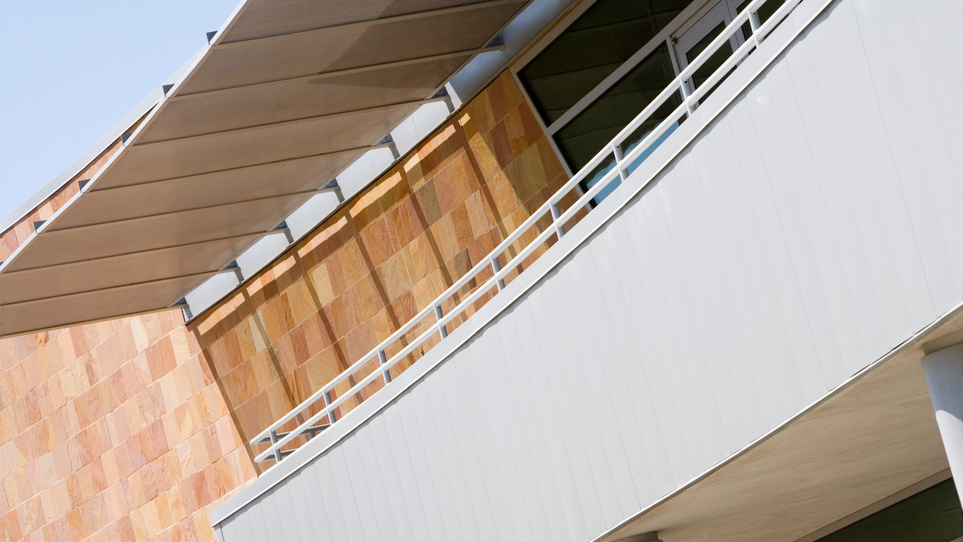 Balkonbespannung befestigen